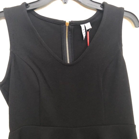 ELLE Womens Small Black Peplum V-Neck Top Knit Tank Sleeveless NWT $40 - Picture 3 of 14